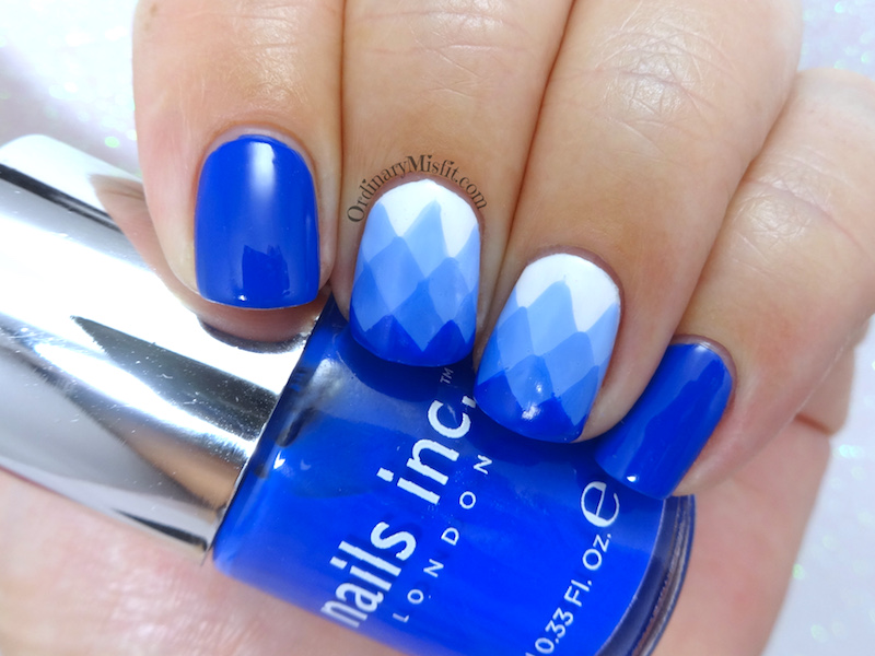 Blue gradient-ish nail art